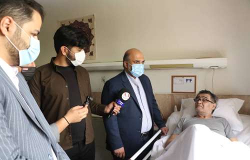 عیادت نماینده ویژه وزیر فرهنگ از رضا رویگری بازیگر پیشکسوت سینما و تلویزیون